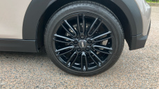 MINI Hatchback 1.5 Cooper Exclusive 3dr Auto Petrol Hatchback